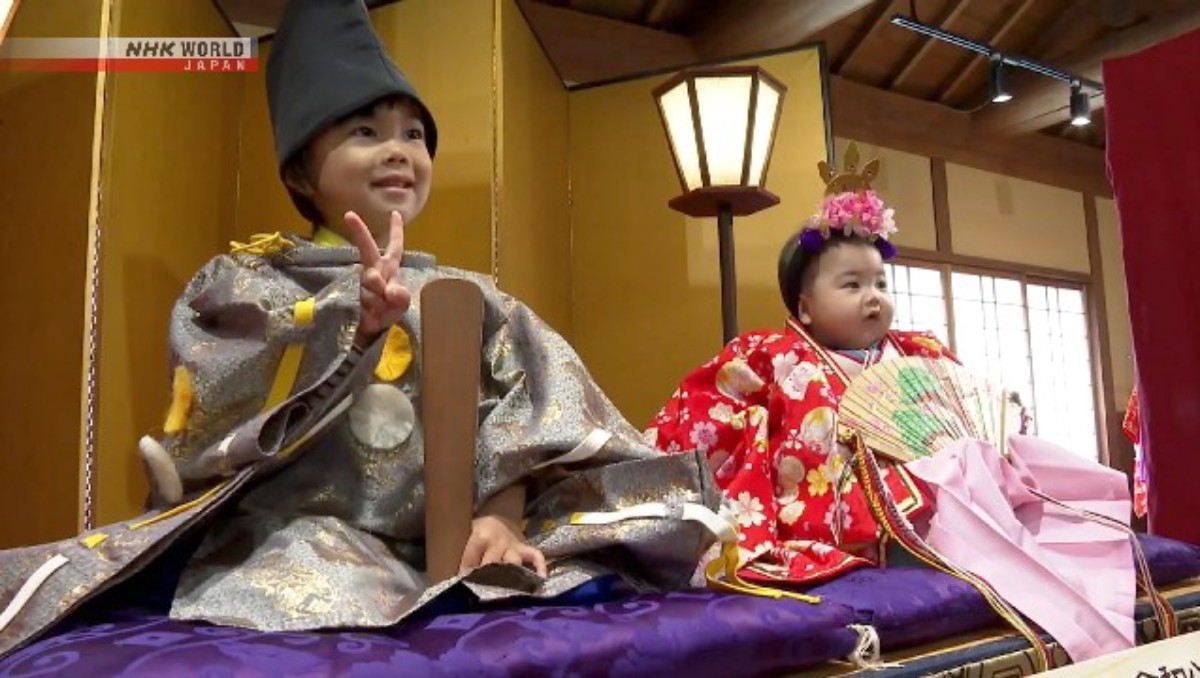 Anak-anak Berdandan Layaknya Boneka Hina dalam Acara Foto di Ise