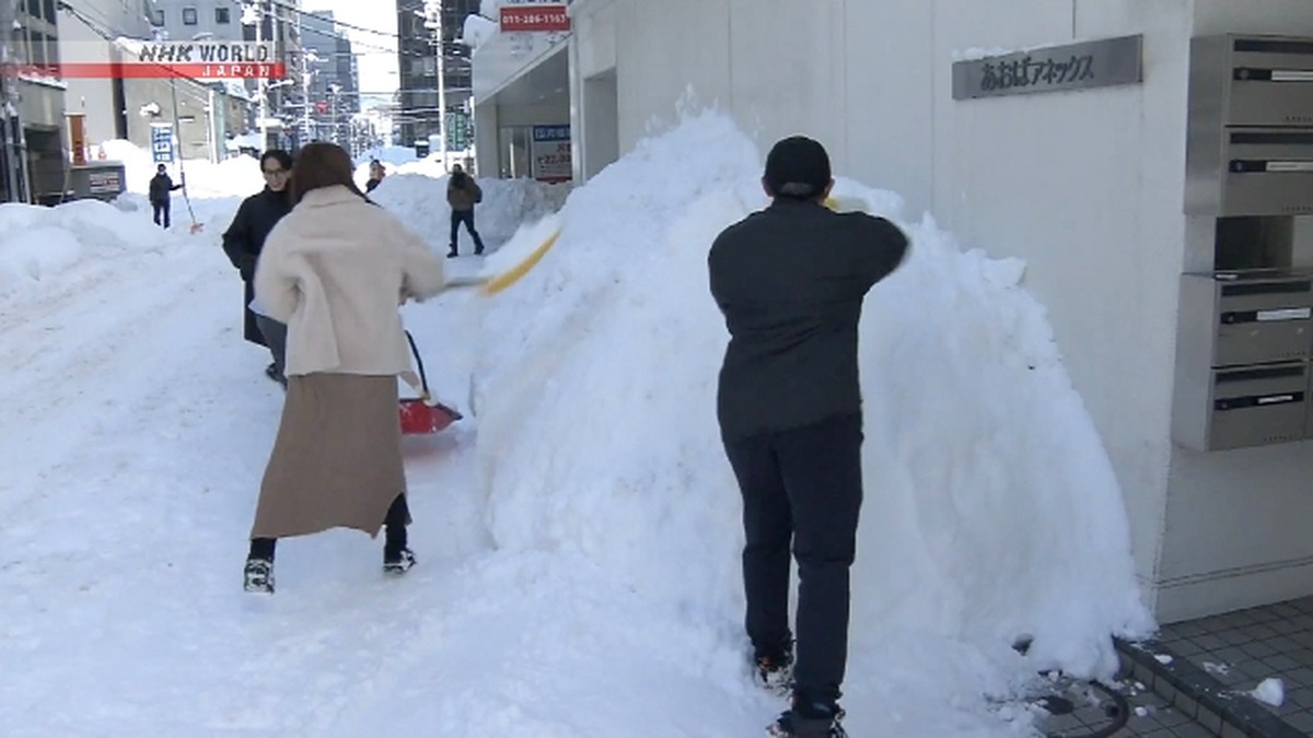 Badai Salju Maut: 10 Tewas, Sapporo Tertimbun Satu Meter