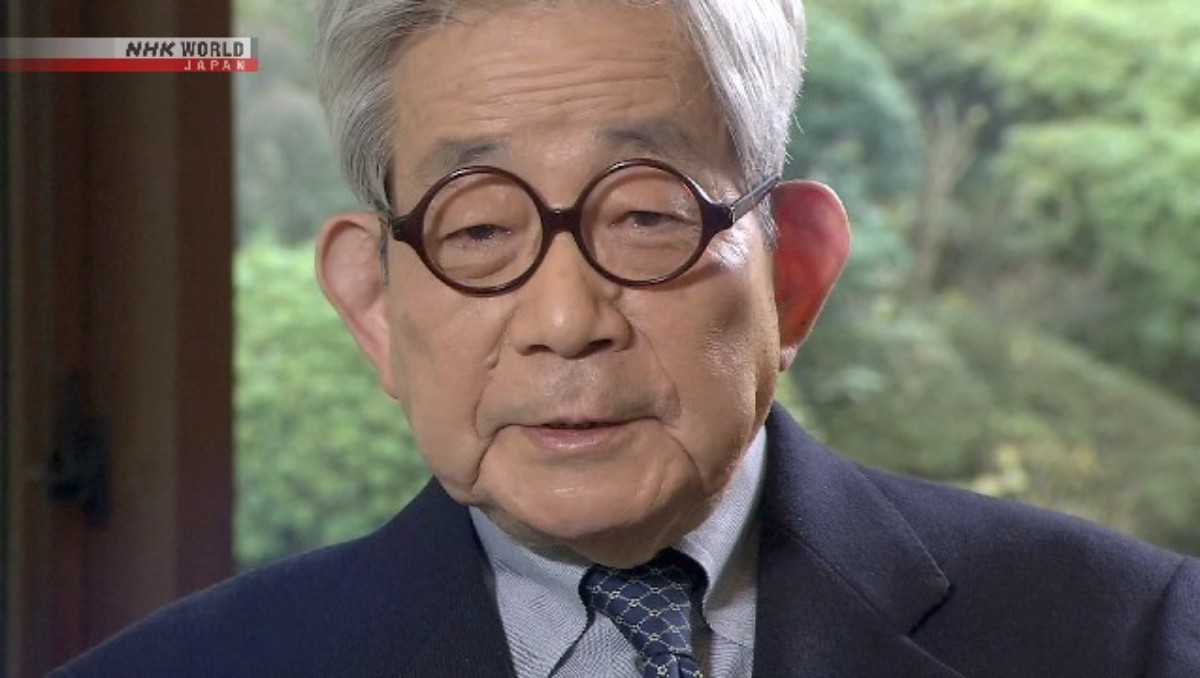 Naskah Awal Kenzaburo Oe yang Belum Terbit Ditemukan di Universitas Tokyo