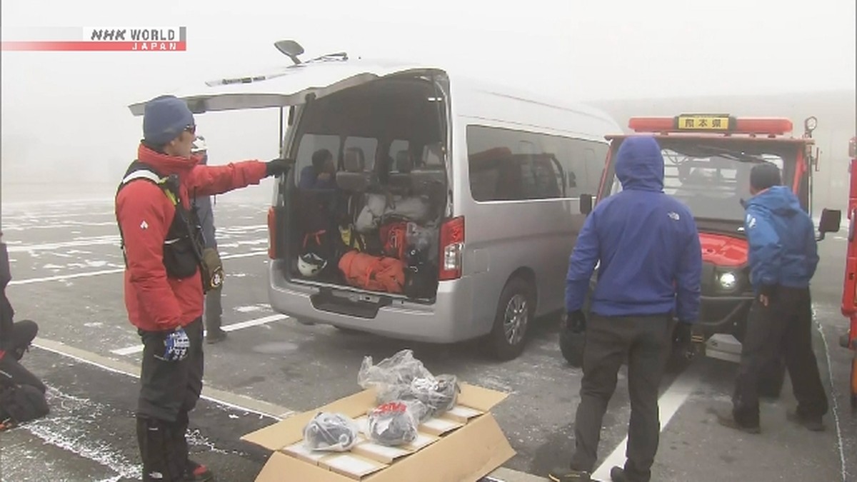 Pencarian helikopter yang diduga jatuh di Gunung Aso dihalangi cuaca dan gas vulkanik