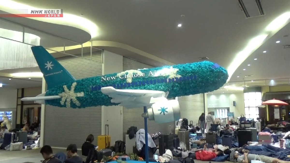 Terjebak Salju! 2.000 Penumpang Telantar di Bandara New Chitose, Hokkaido