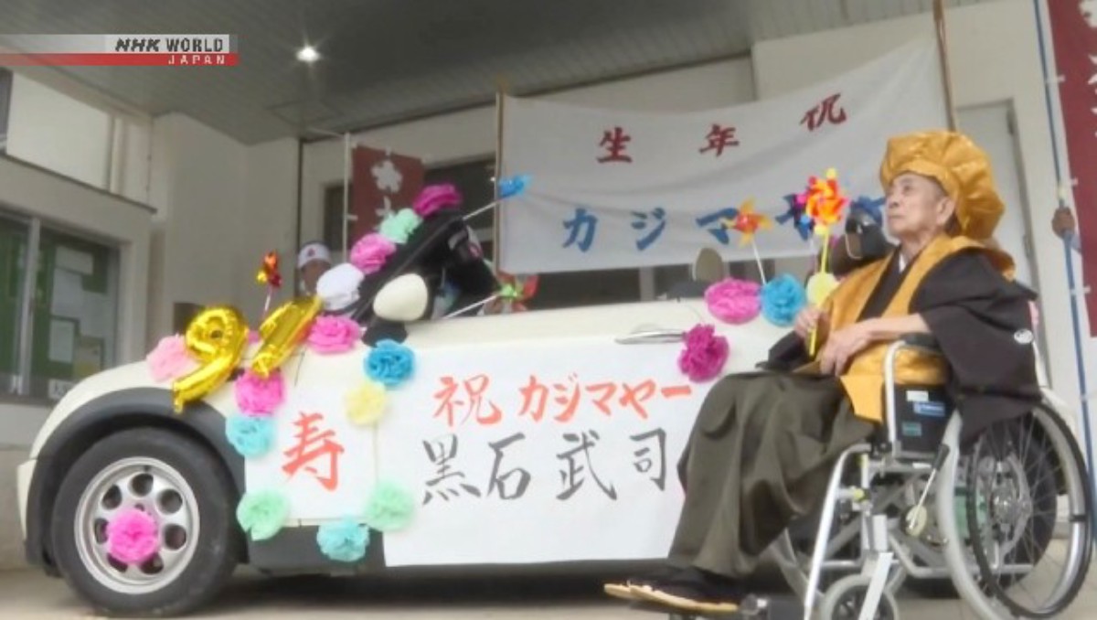 Tradisi 'Kajimaya' di Okinawa: Merayakan Ulang Tahun ke-97 dengan Suka Cita